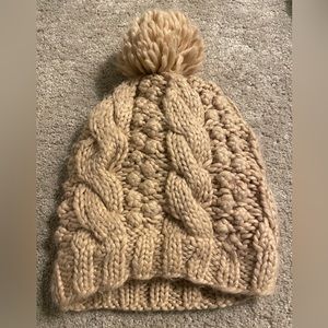 OS light pink beanie with puff